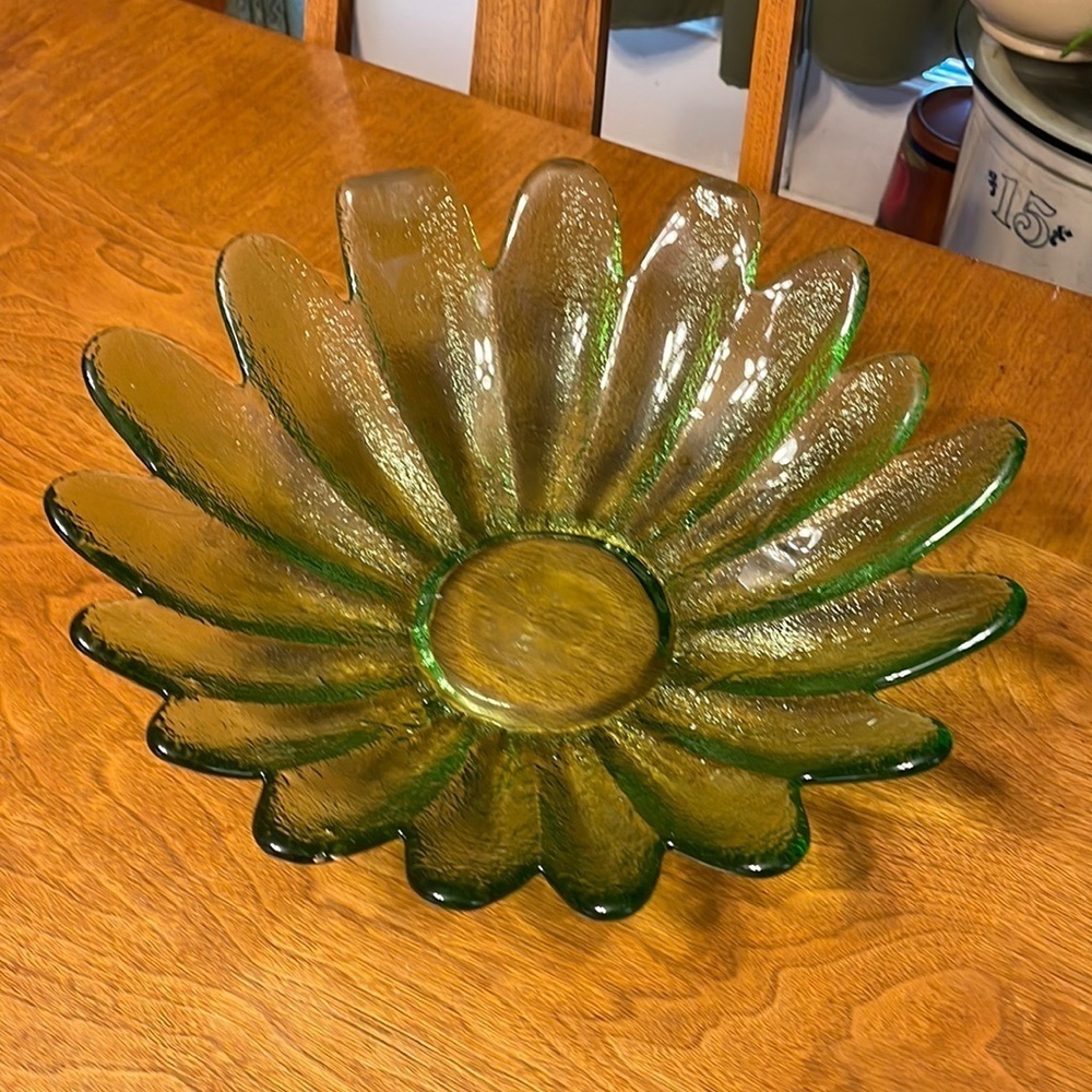Vintage Blown Glass Daisy Bowl Green Glass Decorative Bowl Oversized Daisy Bowl - Picture 3 of 9